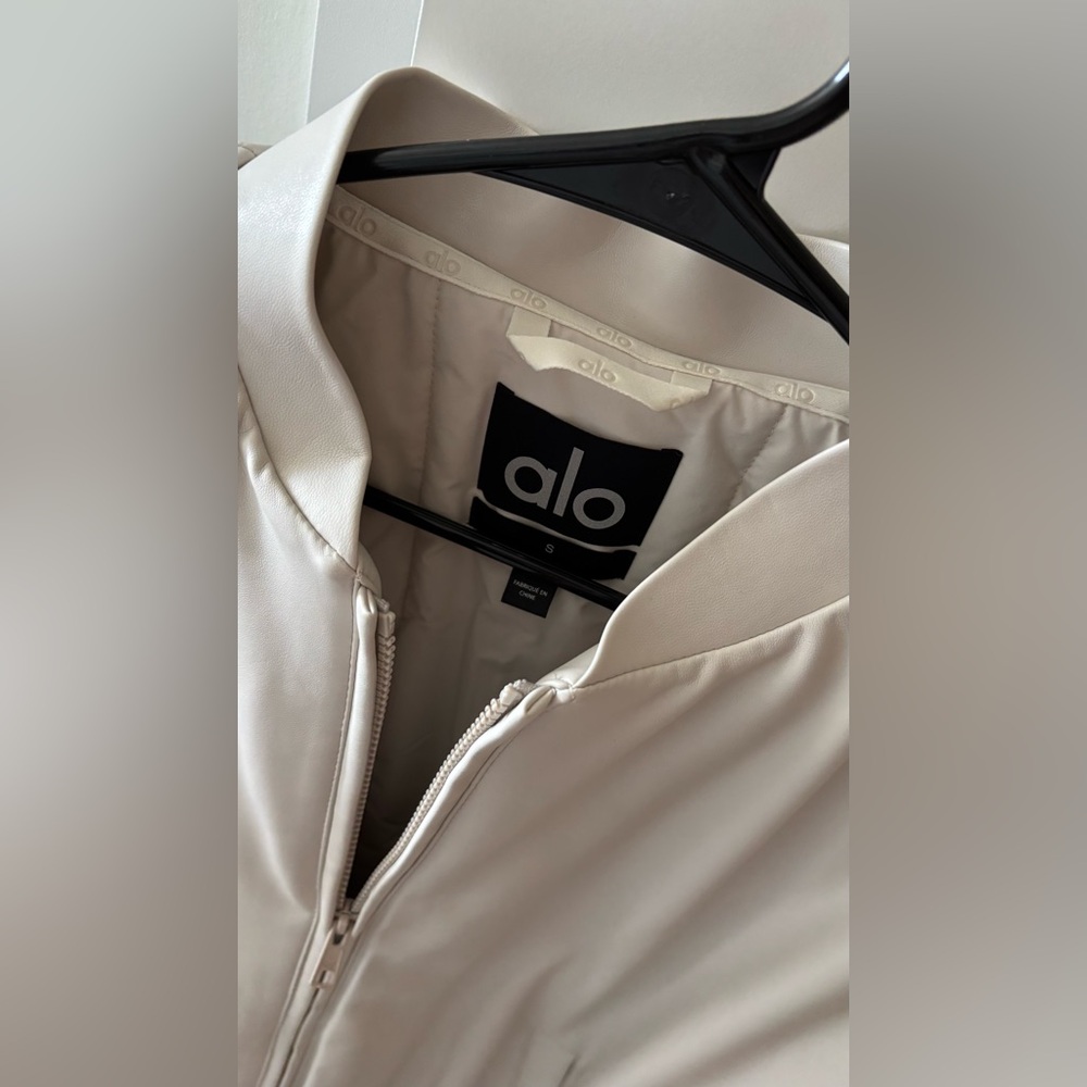 ALO Yoga Faux Leather Off-White Premier Bomber Jacket S *LNWOT* - Picture 7 of 11
